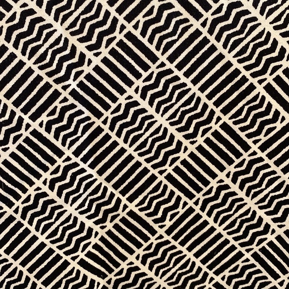 J McLaughlin Catalina Tee Crew Neck 3/4 Black White Geo Print S - Picture 3 of 7